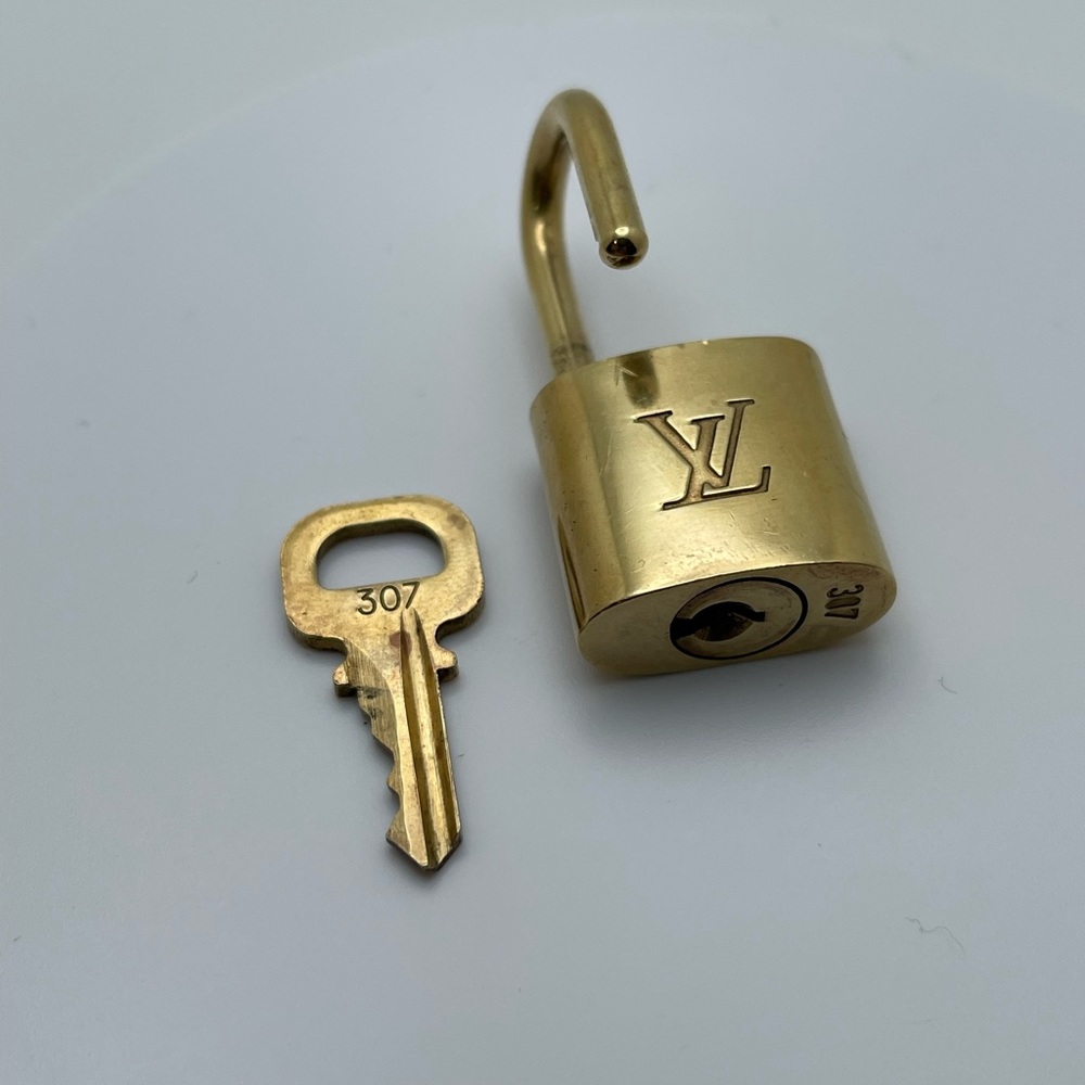 ✨LOUIS VUITTON ✨ Authentic Lock and Key #307